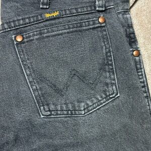 Wrangler Men’s Charcoal Gray Straight Jeans with Subtle Back Pocket Stitch